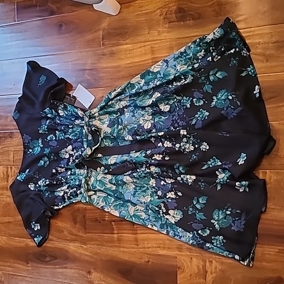 🎈Host Pick🎈 Gabby Skye Flutter Sleeve Floral Belted Crepe Dress - Picture 4 of 13